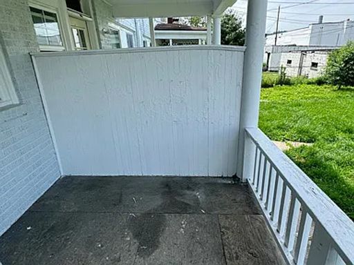 Listing photo thumbnail