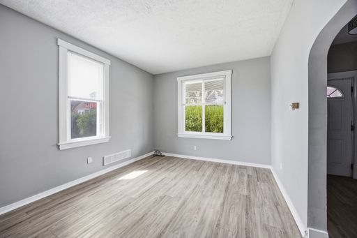 Listing photo thumbnail