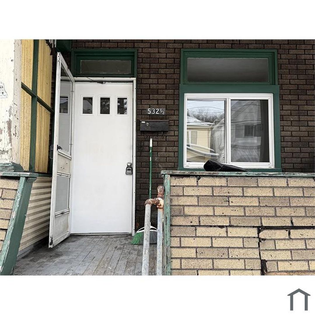 Glassport Apartment: 532 - 532 1/2 Vermont Ave
