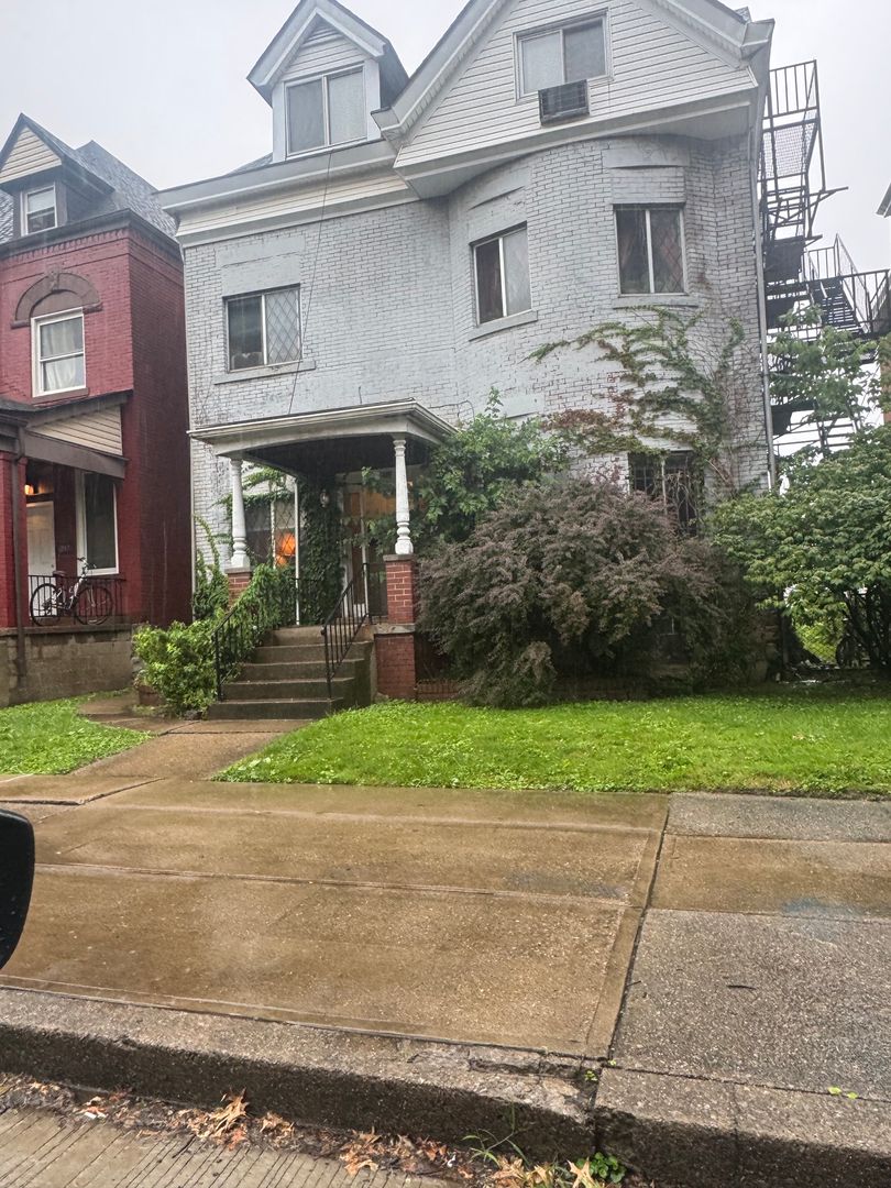 Pittsburgh Apartment: 225 South Saint Clair St.