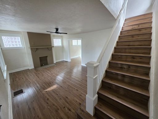 Listing photo thumbnail