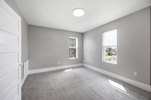 Listing photo thumbnail