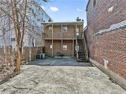 Listing photo thumbnail