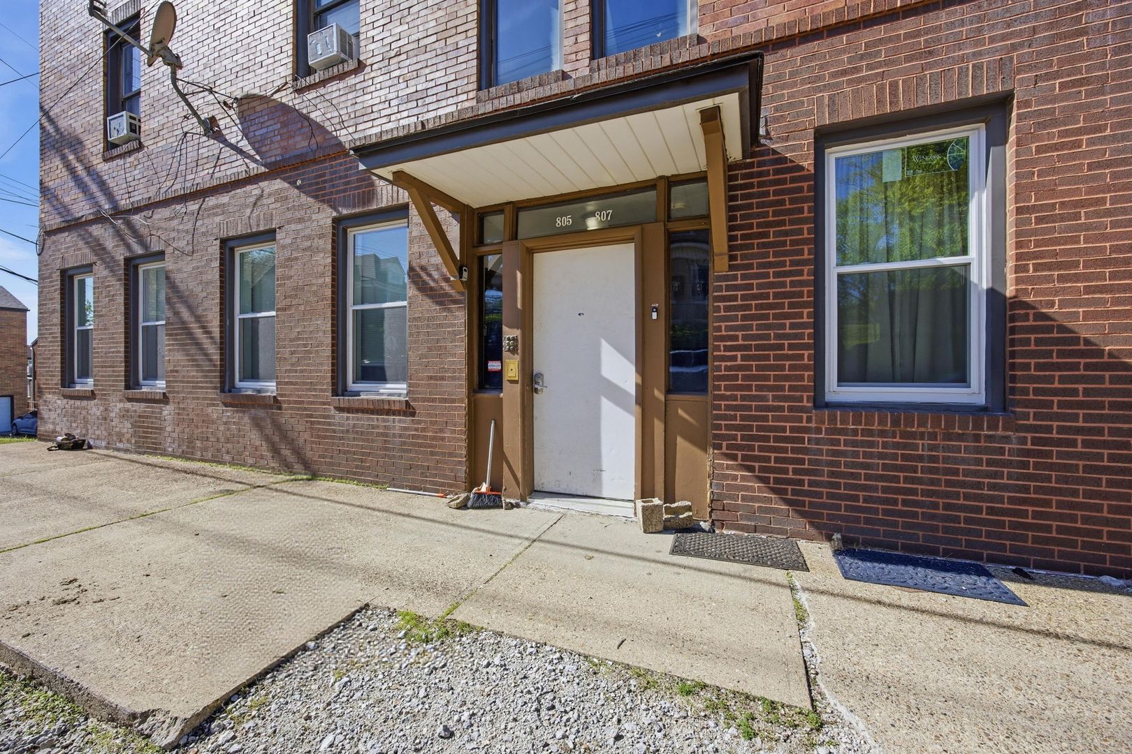 Pittsburgh Apartment: 805-807 Bayonne Ave