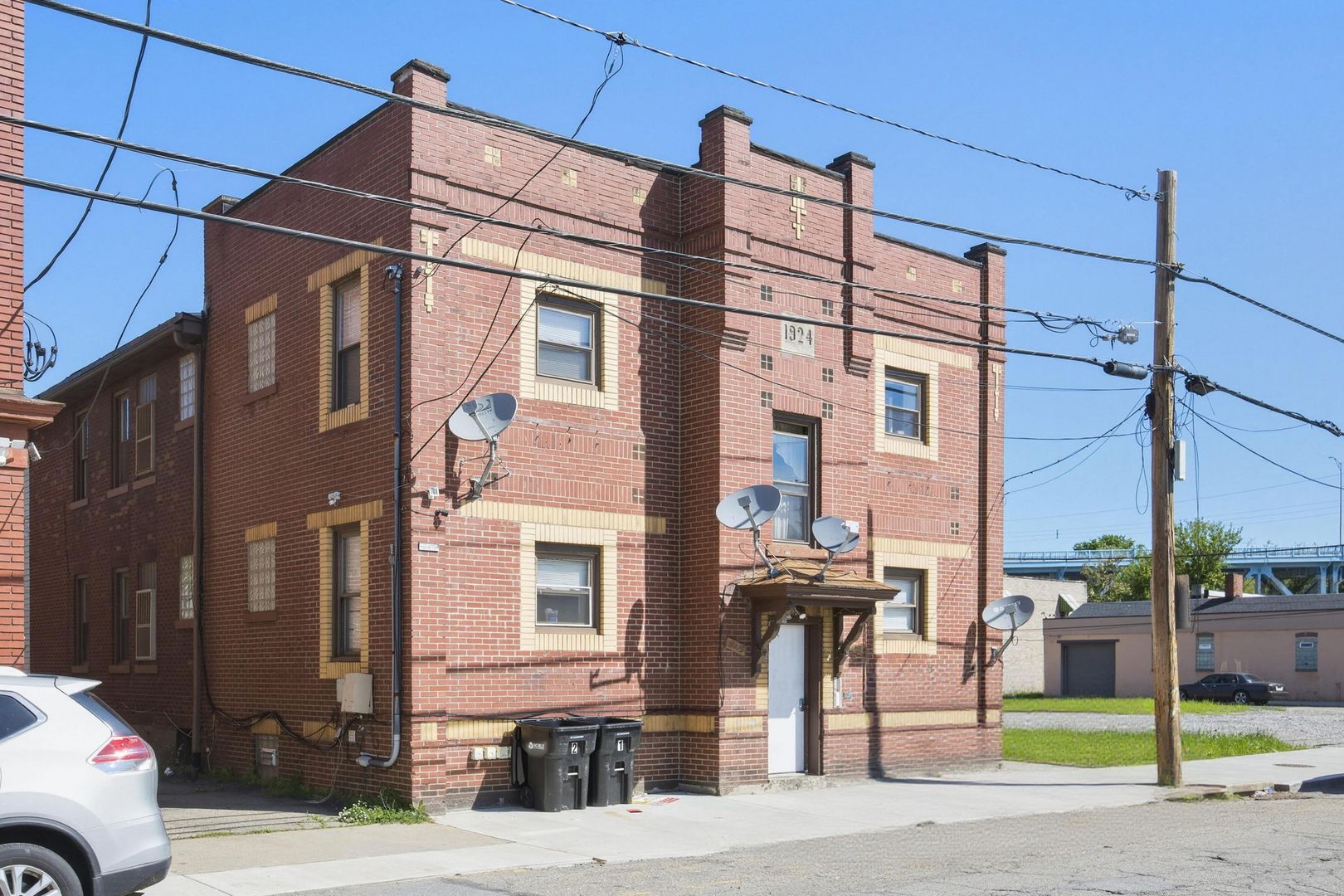 Mckees Rocks Apartment: 325 Ella Street
