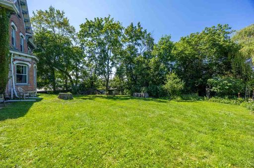 Listing photo thumbnail