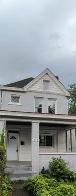 Listing photo thumbnail