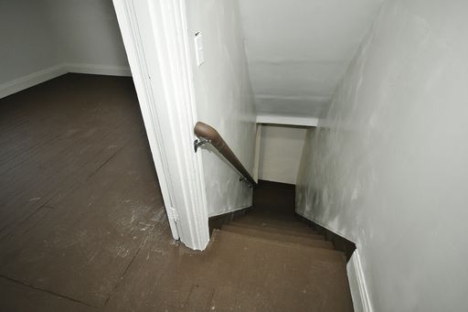 Listing photo thumbnail