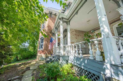 Listing photo thumbnail