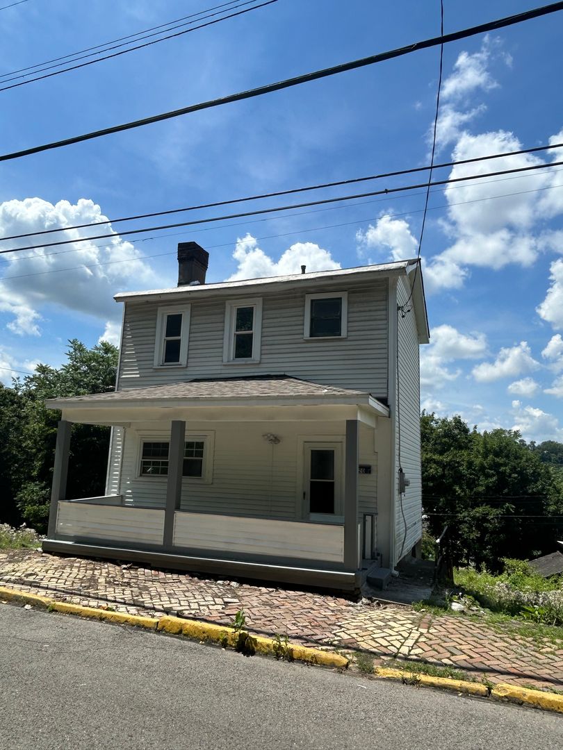 Mckeesport House: 1120 Jenny Lind St