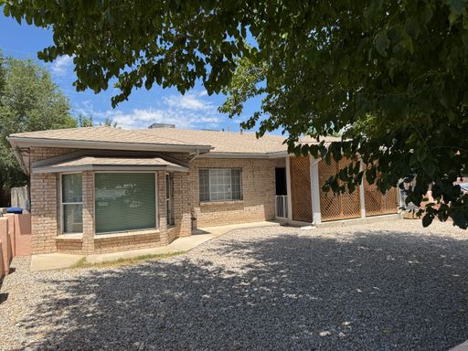 3 Bedroom, 3 Bathroom Home near Rio Grande & Mountain – photo 1