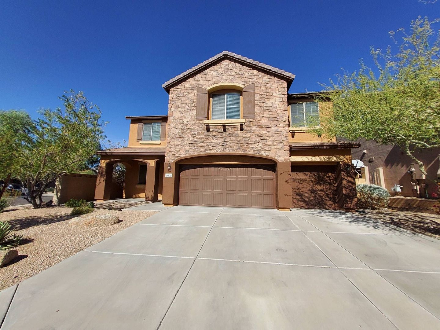 Peoria House: 8998 W Plum Rd
