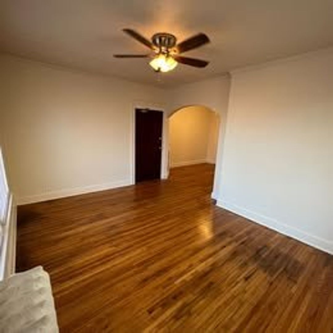 St. Paul Apartment: 2400 Myrtle Ave