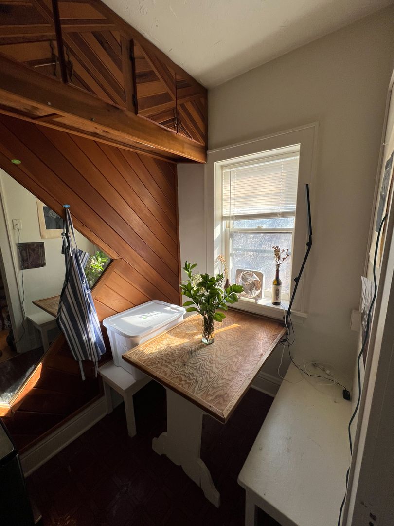 Minneapolis Apartment: 1905 Stevens Ave So.