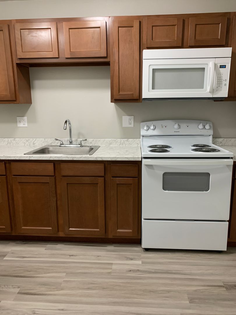 Mentor Apartment: 7191 Mentor Ave