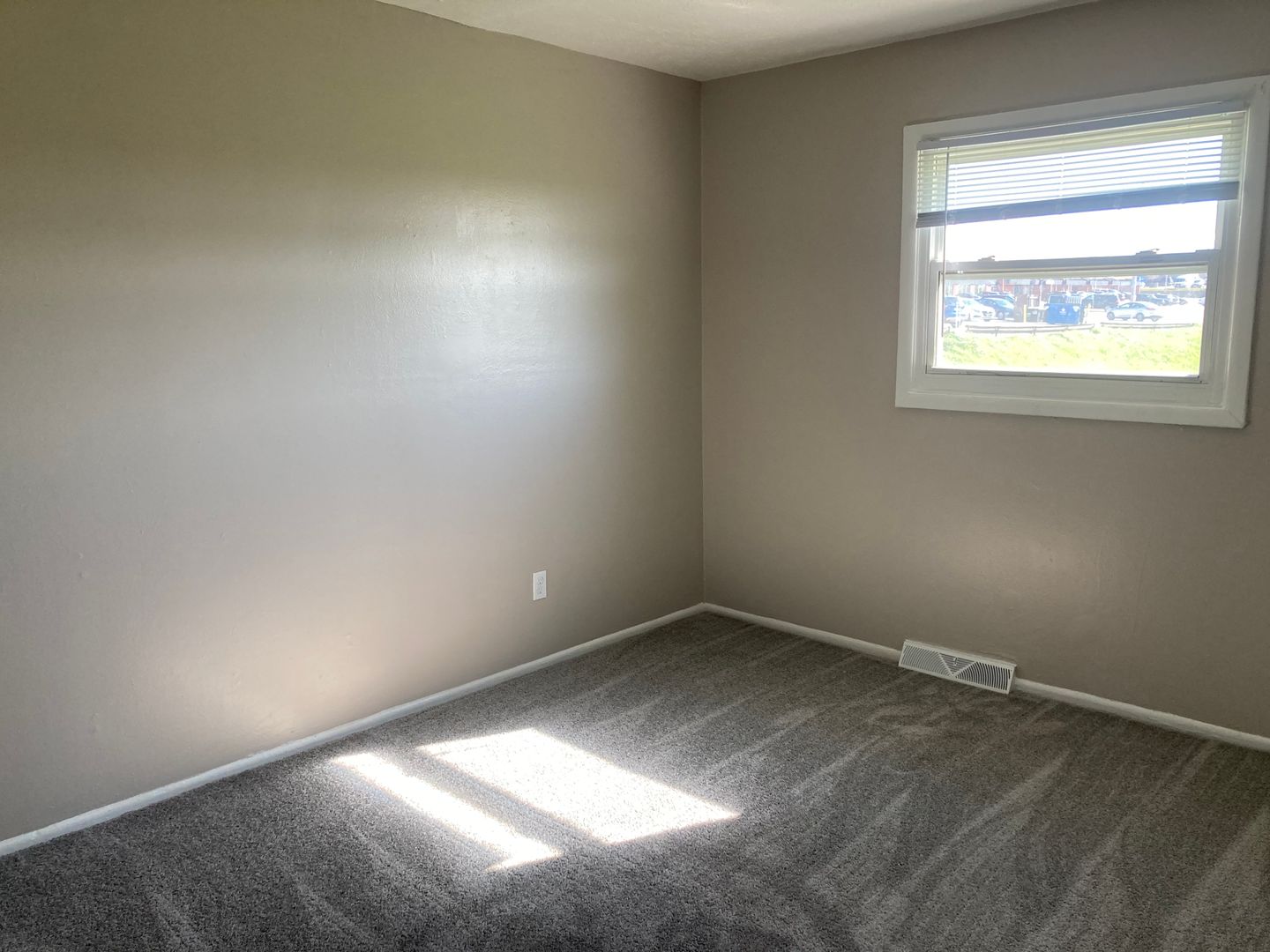 Mentor Apartment: 7559 Mentor Ave