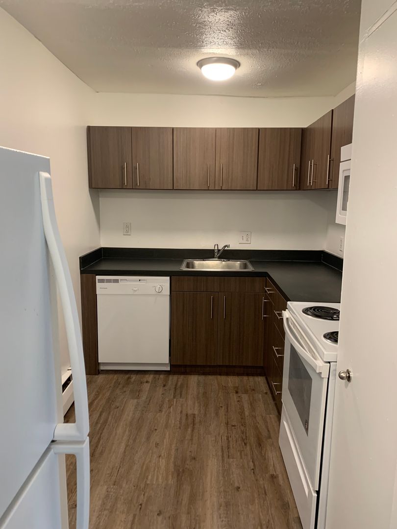 Mentor Apartment: 7191 Mentor Ave