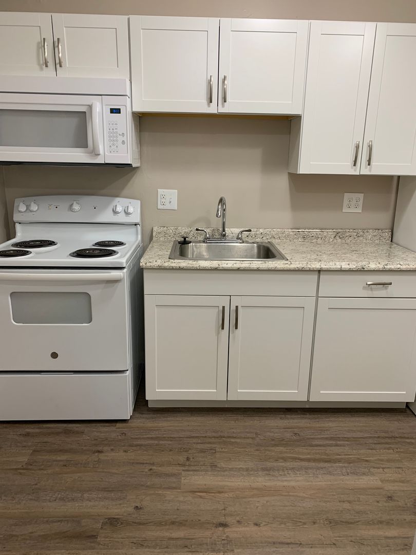 Mentor Apartment: 7191 Mentor Ave