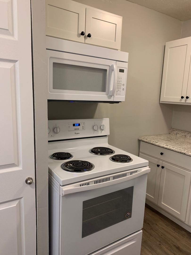 Mentor Apartment: 7191 Mentor Ave