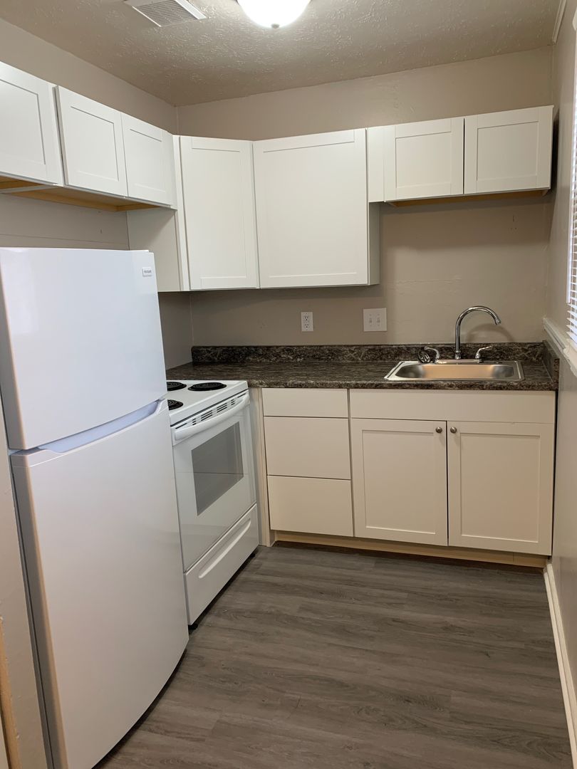 Mentor Apartment: 7559 Mentor Ave