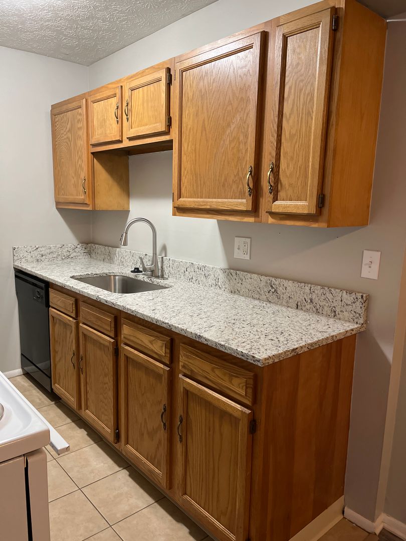 Mentor On The Lake Apartment: 5840 Buckeye Lane #1