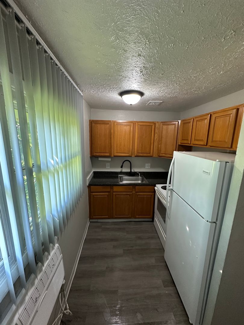 Mentor Apartment: 7559 Mentor Ave