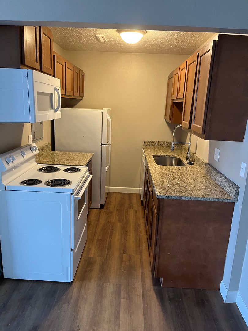 Mentor On The Lake Apartment: 5840 Buckeye Lane #1