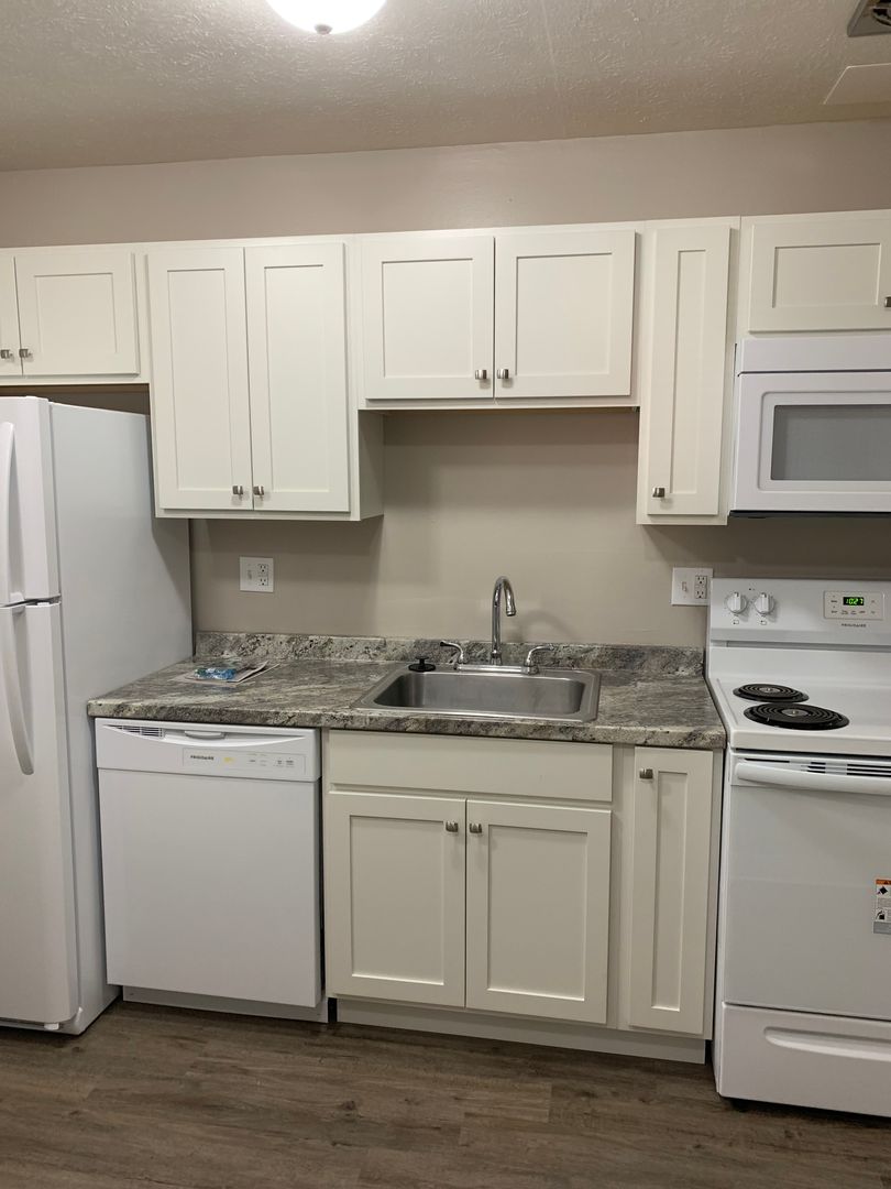 Mentor Apartment: 7191 Mentor Ave