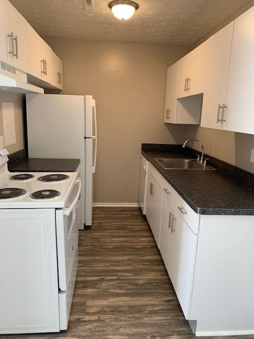 Mentor On The Lake Apartment: 5840 Buckeye Lane #1