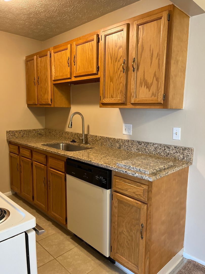 Mentor On The Lake Apartment: 5840 Buckeye Lane #1