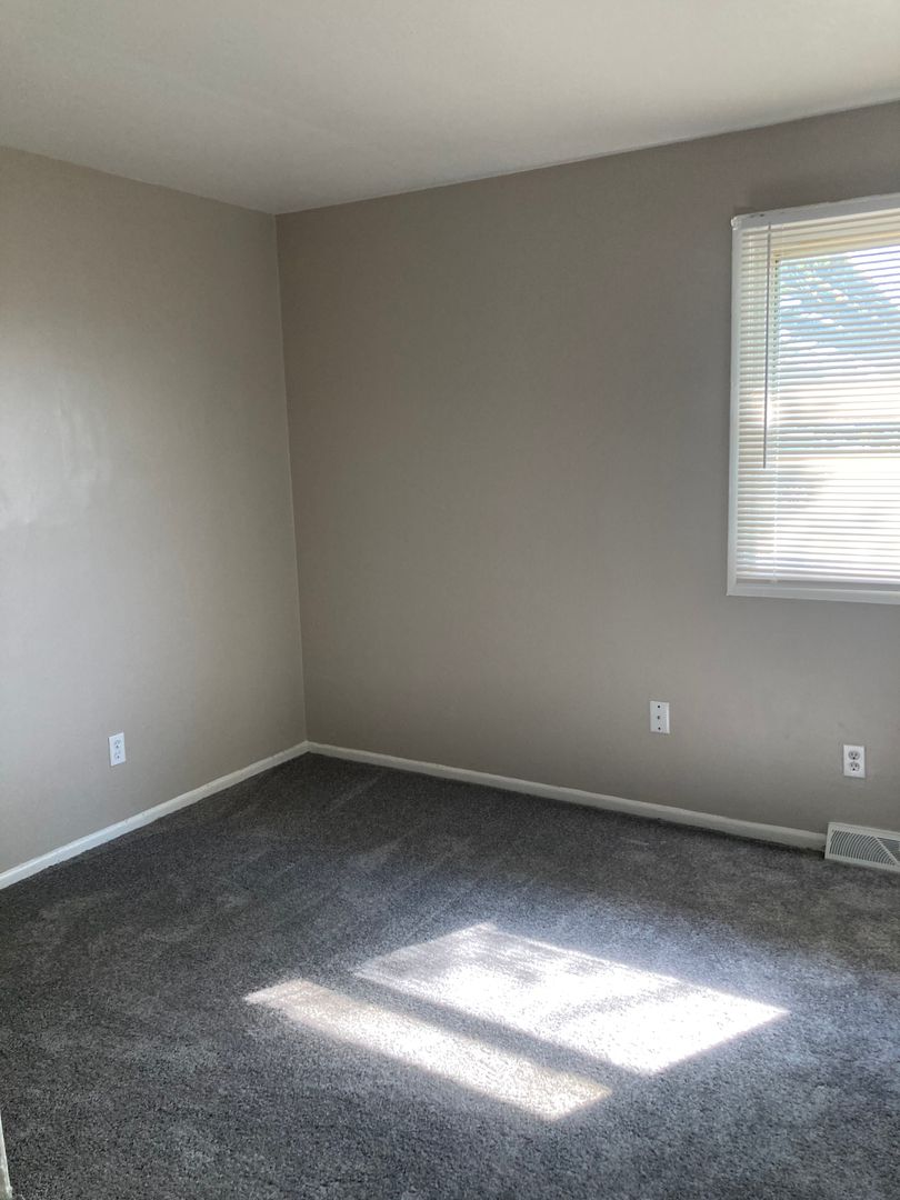 Mentor Apartment: 7559 Mentor Ave