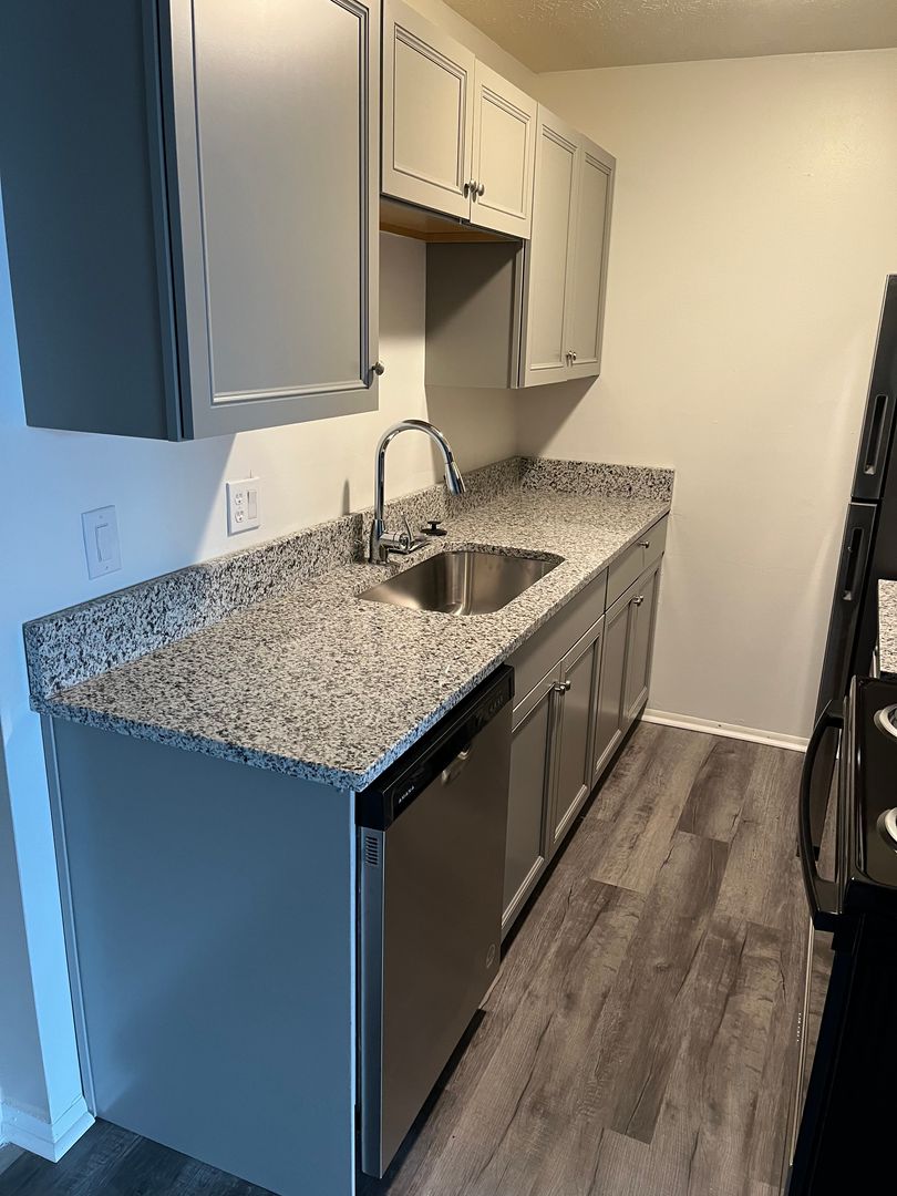 Mentor On The Lake Apartment: 5840 Buckeye Lane #1