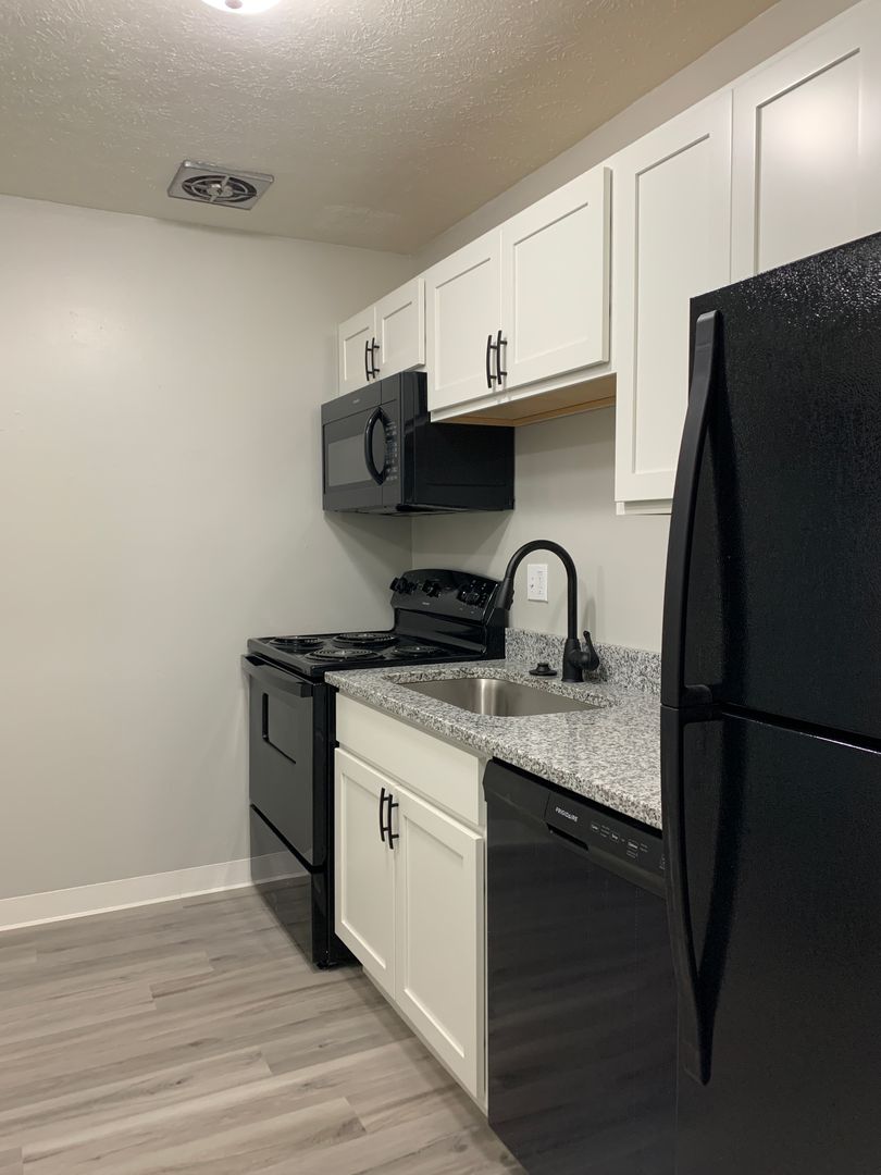 Mentor Apartment: 7191 Mentor Ave