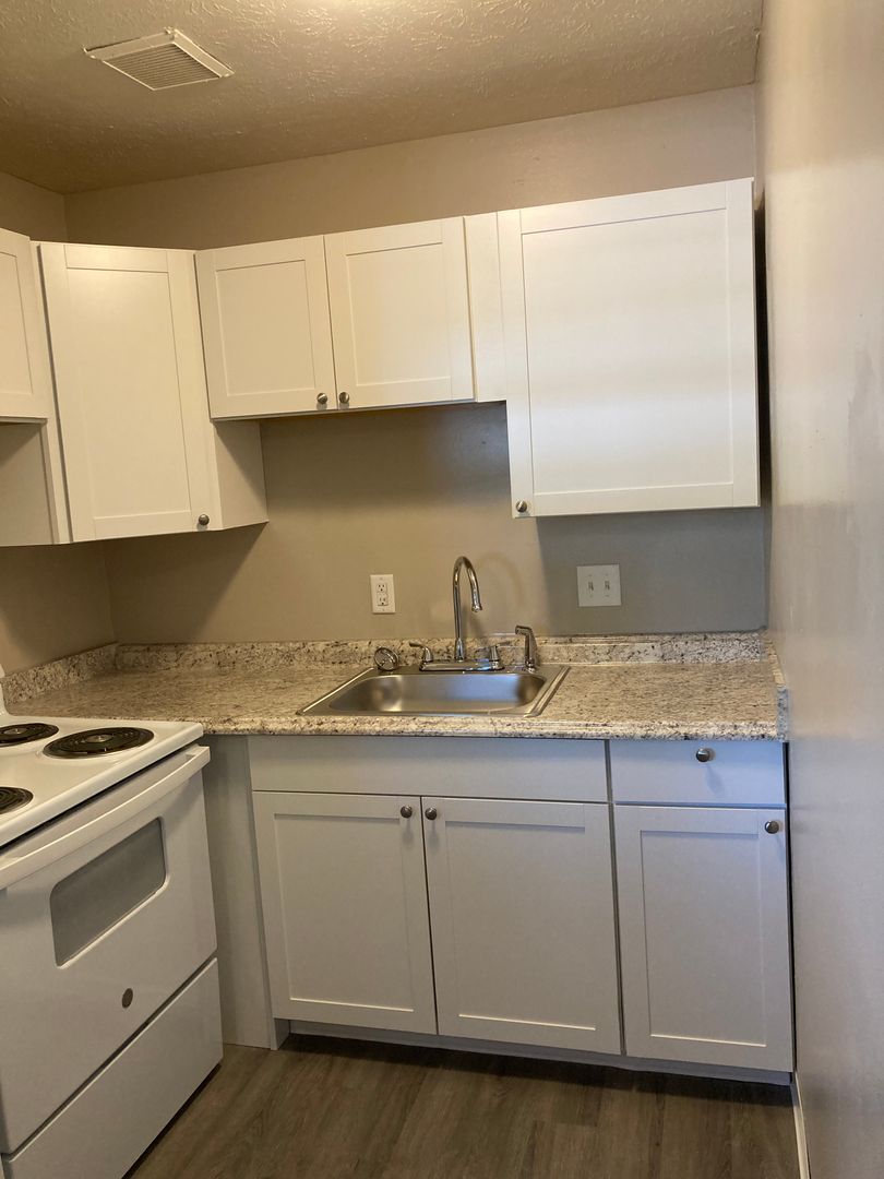 Mentor Apartment: 7559 Mentor Ave