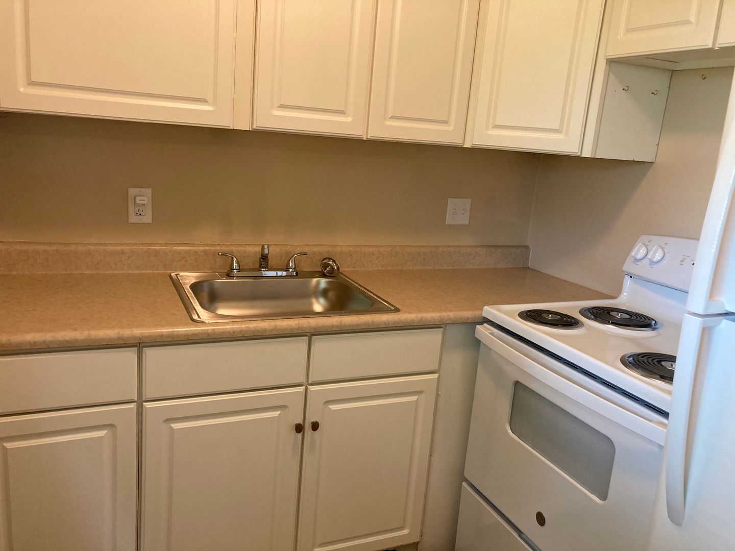 Mentor Apartment: 7559 Mentor Ave