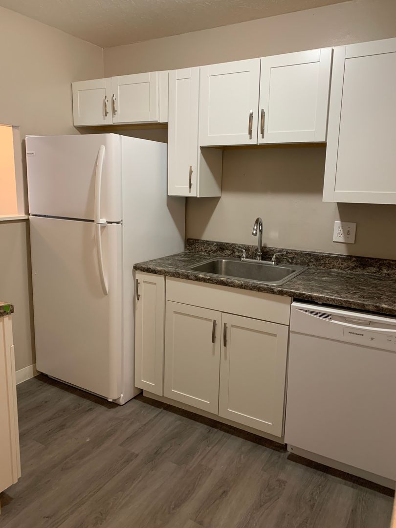 Mentor Apartment: 7191 Mentor Ave