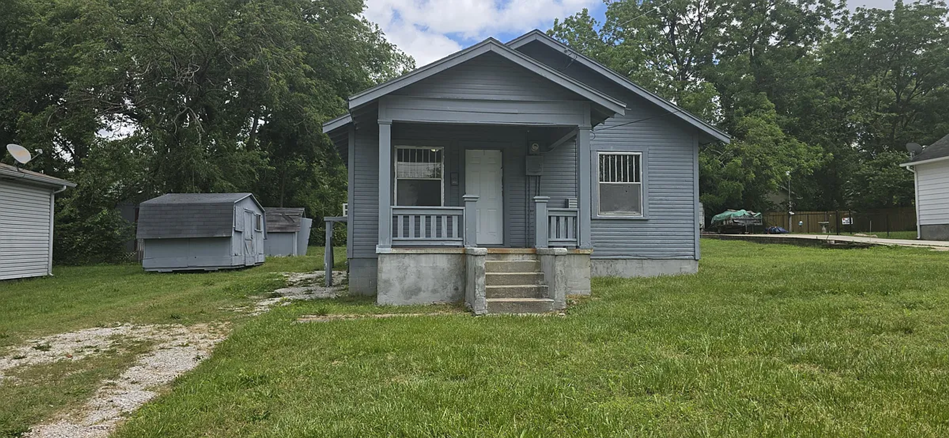 Springfield House: 2062 N Albertha Ave