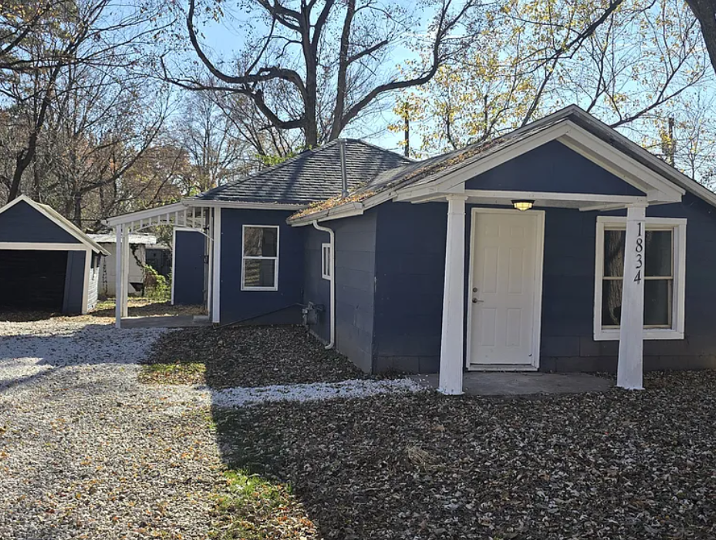 Springfield House: 1834 E Monroe st