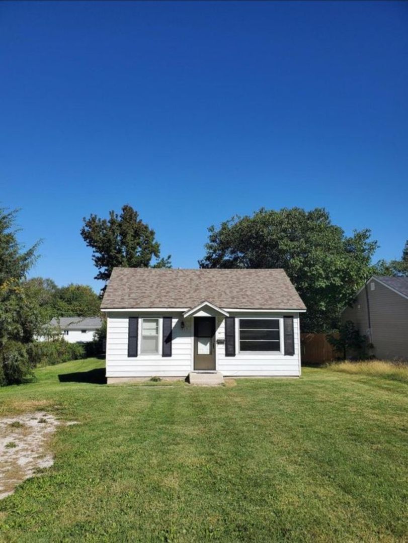 Springfield House: 1517 E North St