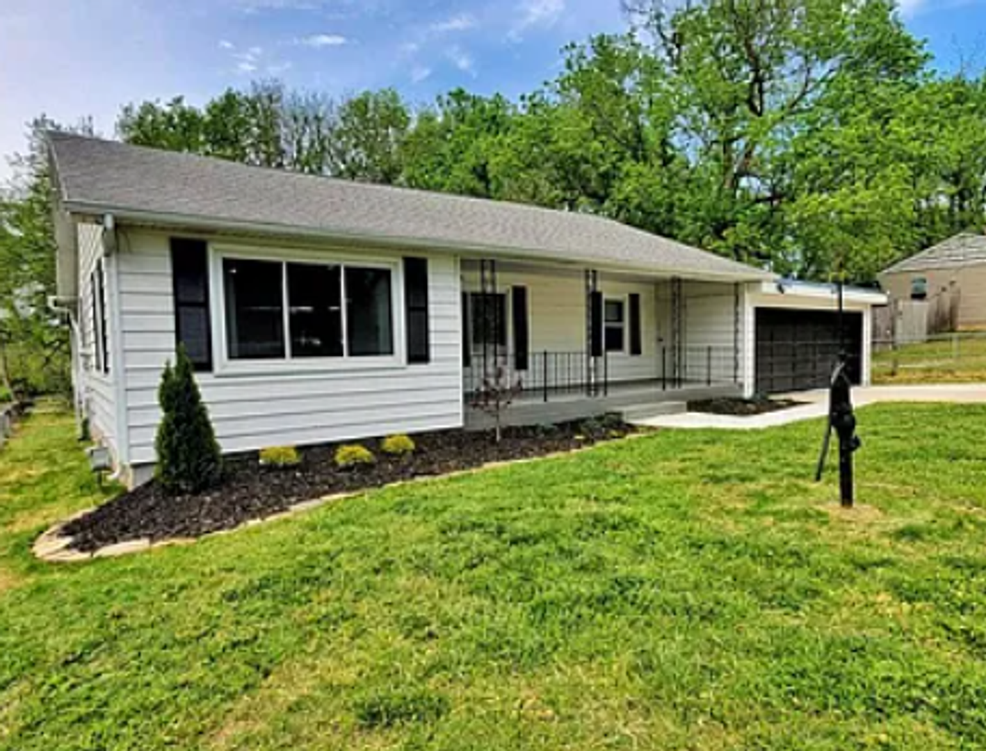 Springfield House: 4147 S Hooper Ave