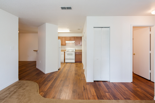 LAST MONTH FREE! Effective rent ~$1,712/mo on a 14-month lease. 1,167 SF 3BR with private patio. Tour today! – photo 1