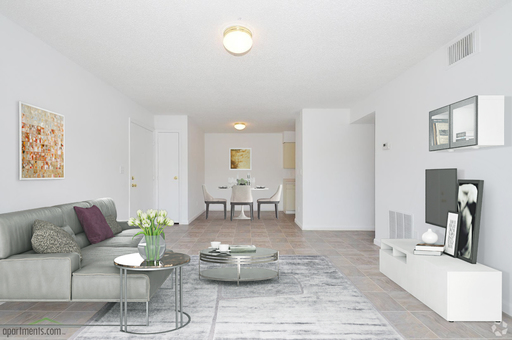 Beautiful Two Bedroom with Patio – photo 1
