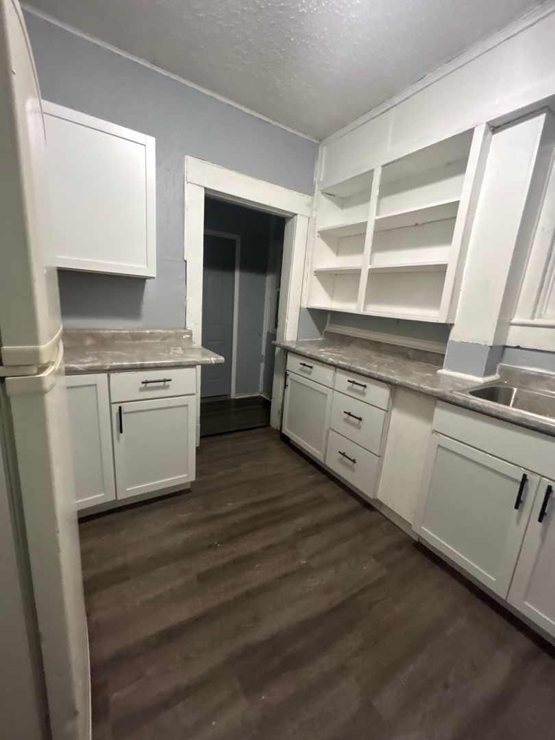 Elkhart House: 614 N Michigan St