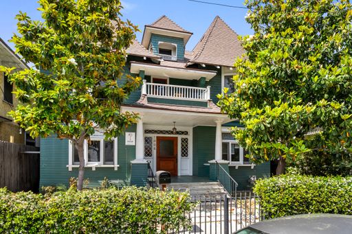 6 Bed | 6.5 Bath | 2515 Sqft – photo 1