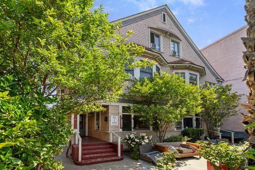 8 Bed | 8.5 Bath | 3,381 Sqft | Parking – photo 1