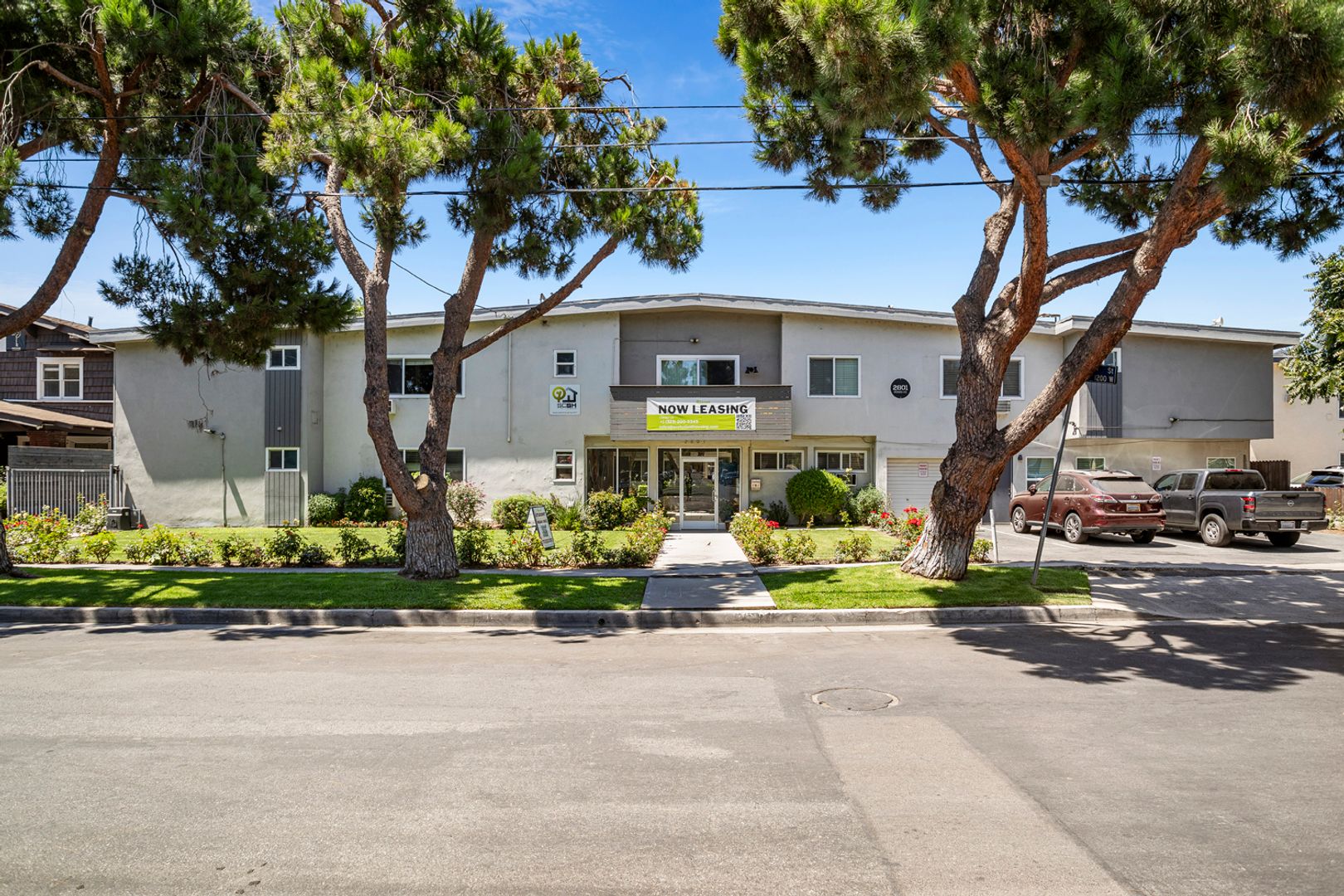 Los Angeles Apartment: 2801 Orchard Ave