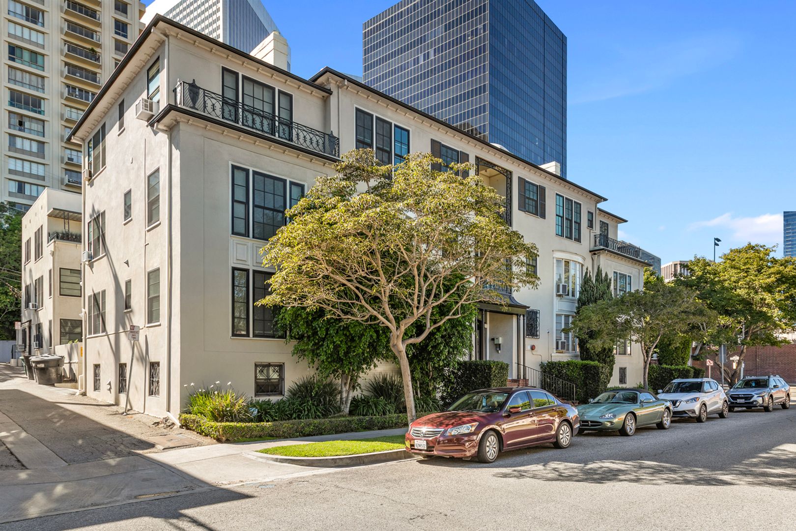 Beverly Hills Apartment: 401 Shirley Place