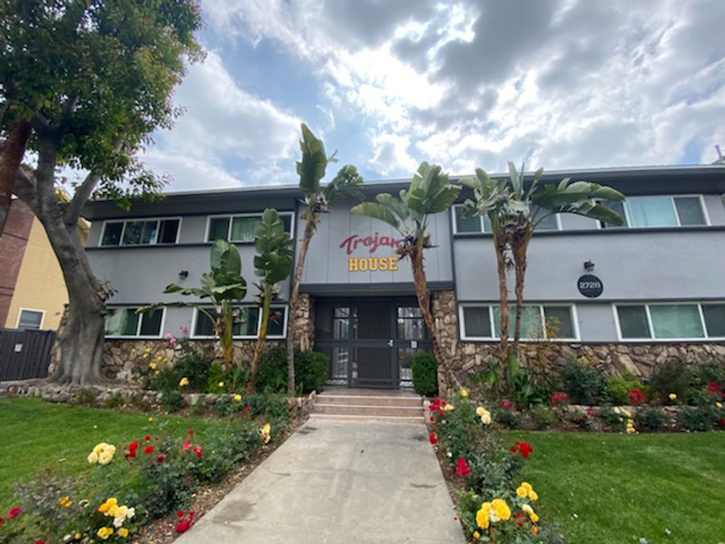 Los Angeles Apartment: 2728 Ellendale Place
