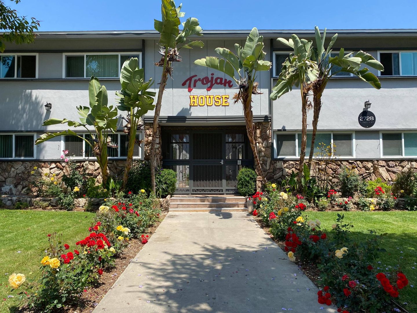 Los Angeles Apartment: 2728 Ellendale Place