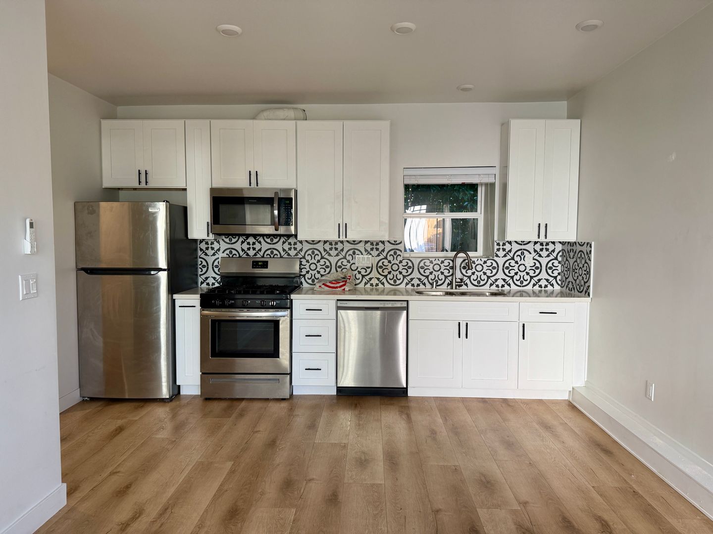 Culver City Apartment: 4065 Duquesne Avenue